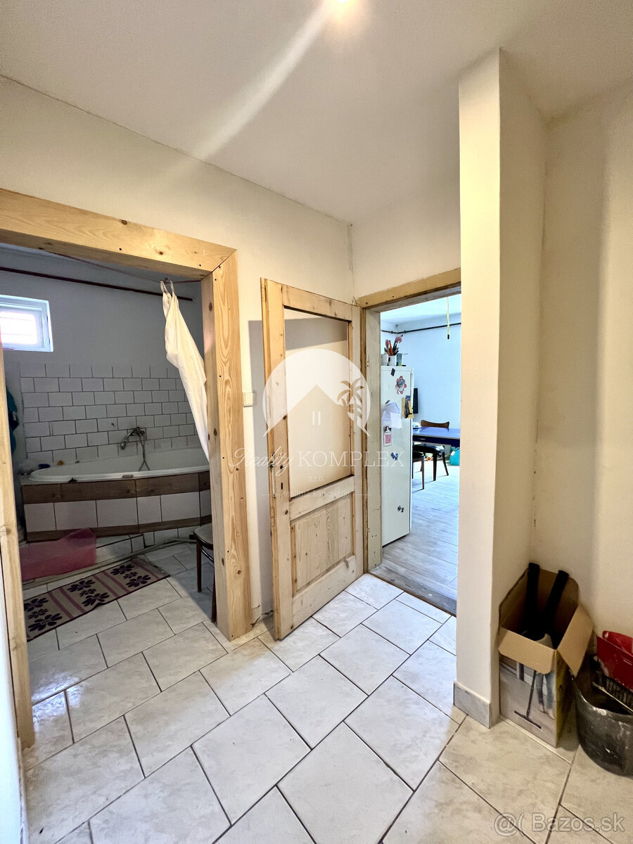 Reality KOMPLEX s.r.o. ponúka na PREDAJ priestranný 5-izbový - 18