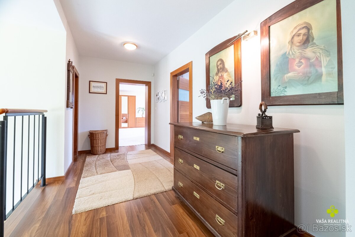 Úchvatná rodinná vila s vnútorným bazénom - 18