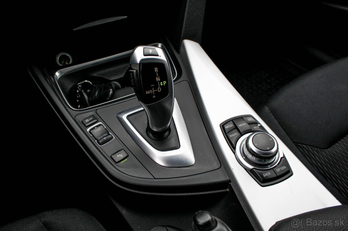 BMW Rad 3 Touring 320d A/T 135kW - 18