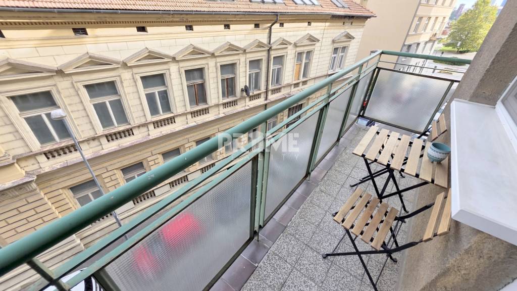 JEDINEČNÝ 2i byt, REKONŠTRUKCIA, 2 x BALKÓN, Kúpeľná ulica,S - 18