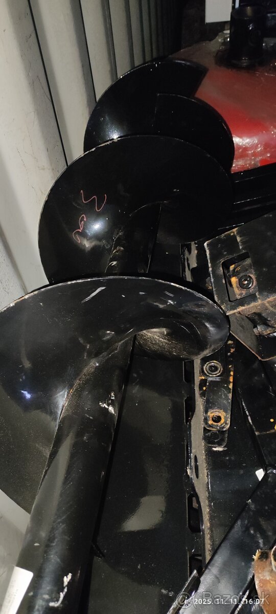 Univerzálni mini nakladač - 18