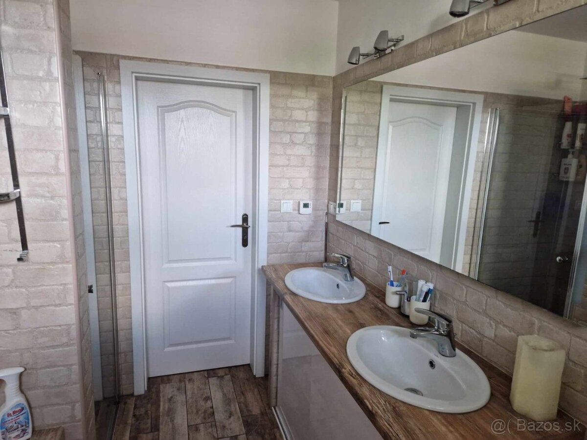 4-izbový bungalow - 100m2 + terasa 18 m2, pozemok 796 m2, Ko - 18