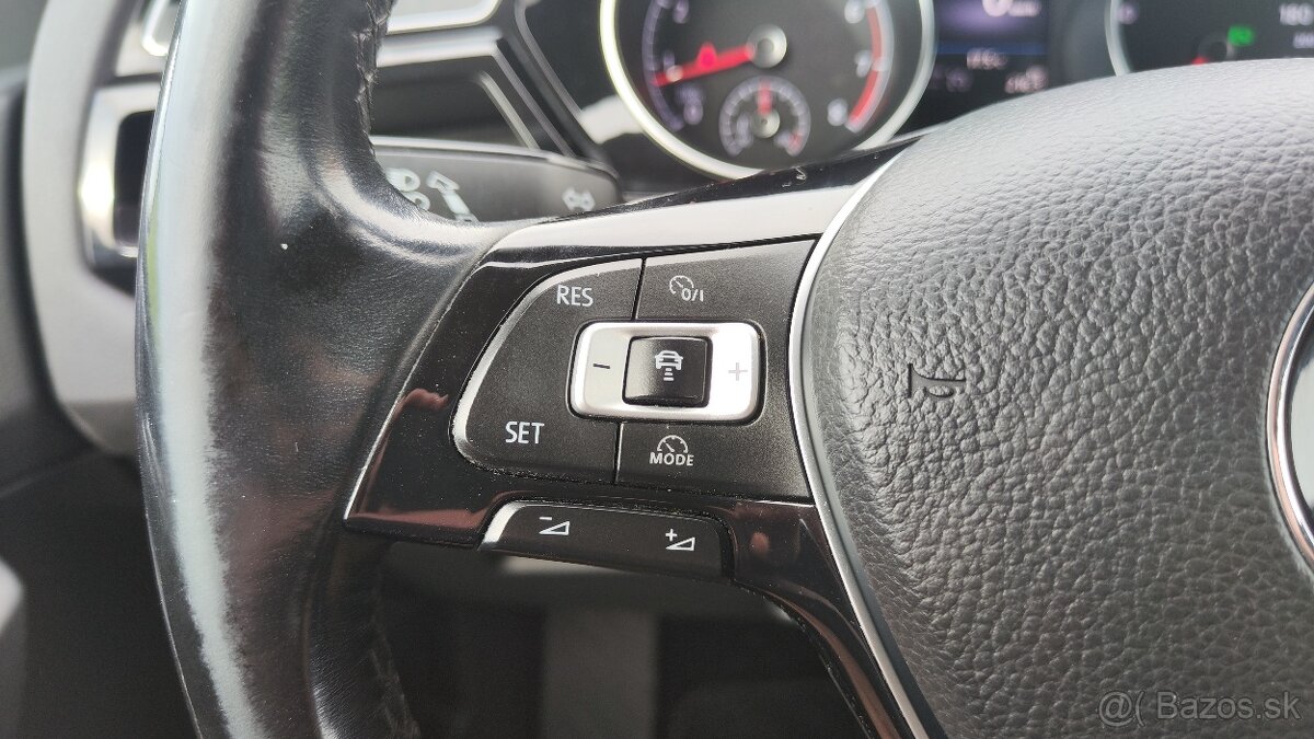 2017 Touran nový model, tsi 110kw,dsg 7st, top výbava - 18