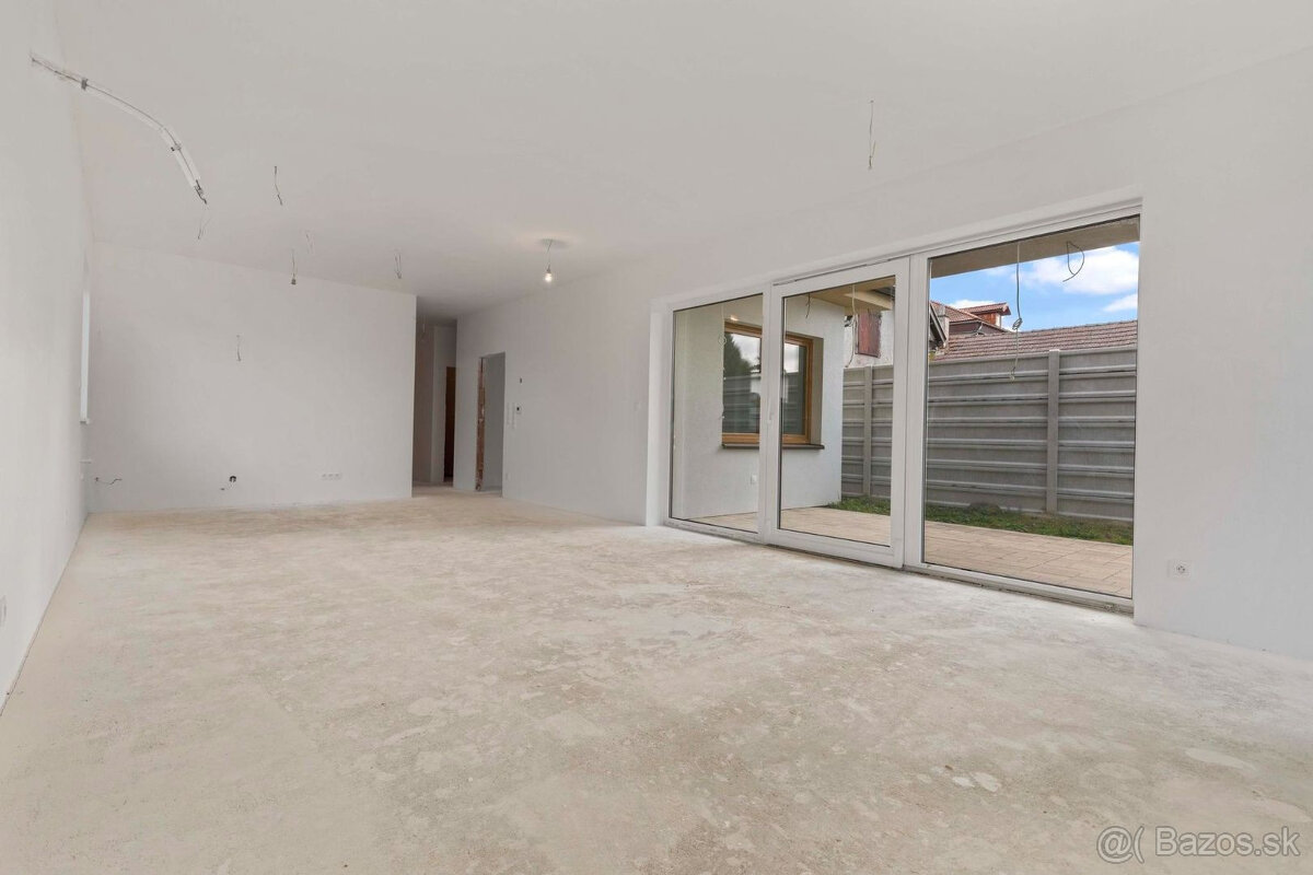 Rodinný dom s dvomi 3 izbovými bytovými jednotkami so záhrad - 18