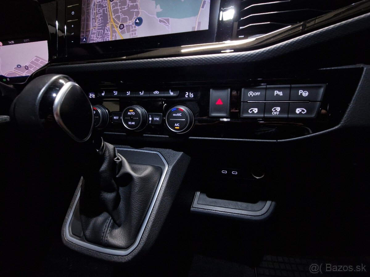 VW Multivan 2,0 4MOTION 150kW Automat HIGHLINE Virtual Koža - 18