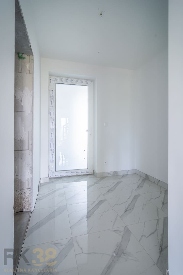 Novostavba 4-izbového rodinného domu v podhorí Tatier - 18