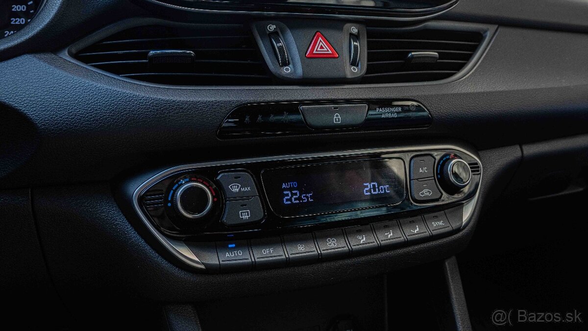 Hyundai i30 CW 1.6 CRDi Classic DTC - 18