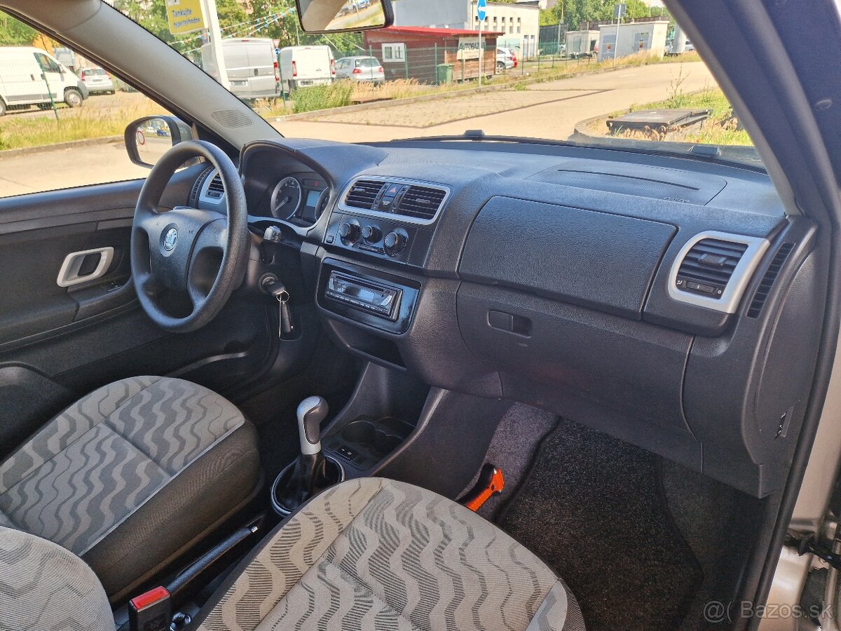 Škoda Fabia Combi 1.4 16 V Elegance - 18