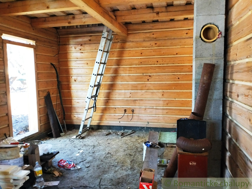 Dve drevenice na jednom pozemku v horách Javorníkov na pre - 18