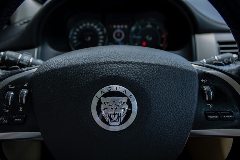 Jaguar XF 2.2D Premium Luxury - 18