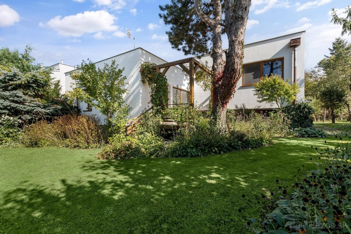 Na predaj rodinný dom Láb, veľký pozemok, tichá ulica - 18