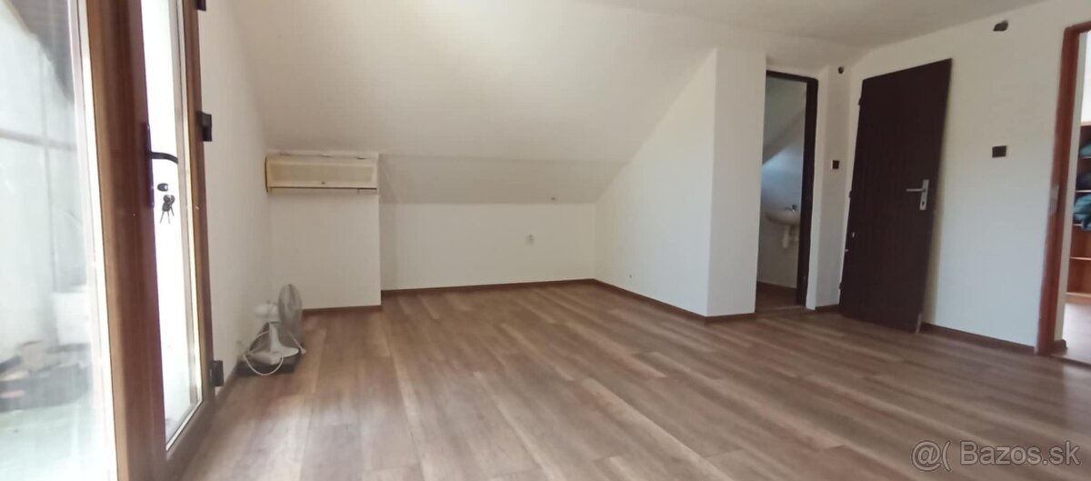 Rekreačná chata pri Ružinej – s čarom prírody a vody - 18