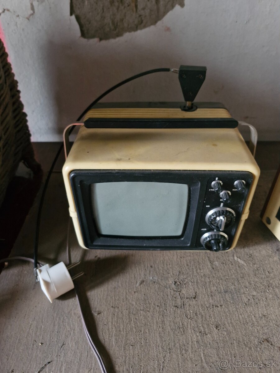 Starožitnosti. Starožitné skrine, stoly, obrazy, stoličky - 18