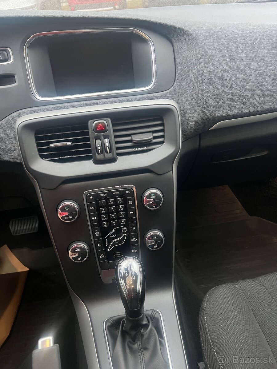Predám Volvo v40 ročník 2017 - 18