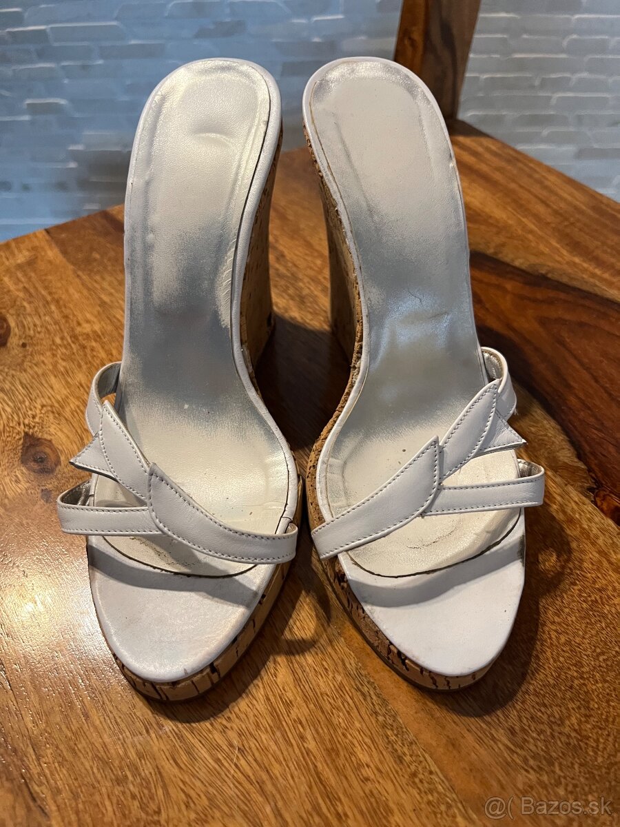 Rozne boty cislo 35 - 18