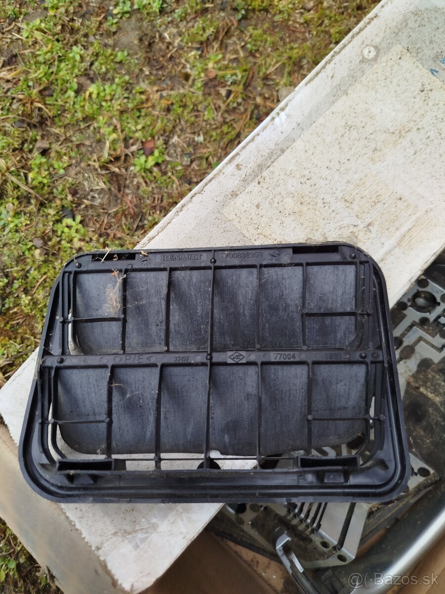 Renaut Clio III-Uchit narazníka - 18