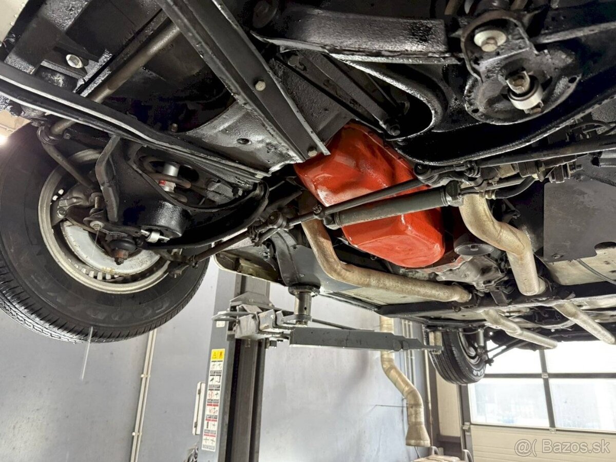 Chevrolet Corvette C2 Convertible z roku 1965. - 18