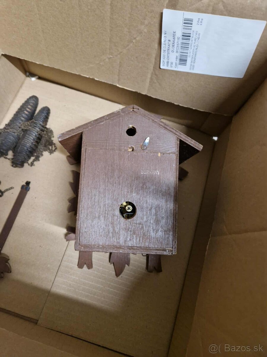 Dvoje nástenné hodiny - 18