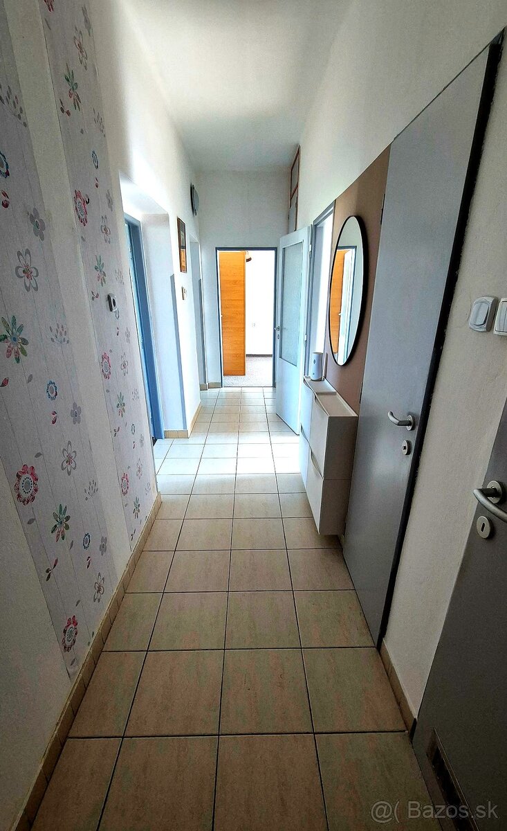 Na prenájom zariadený svojpomocný byt /93m2/ s garážou, KN - 18