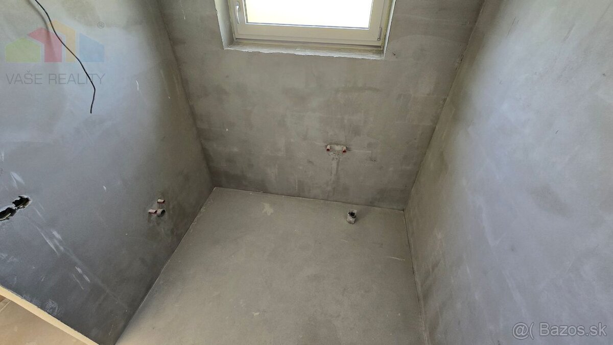 NOVOSTAVBA 4-IZBOVÉHO BUNGALOVU LEN 7 KM OD PIEŠŤAN – OBEC S - 18