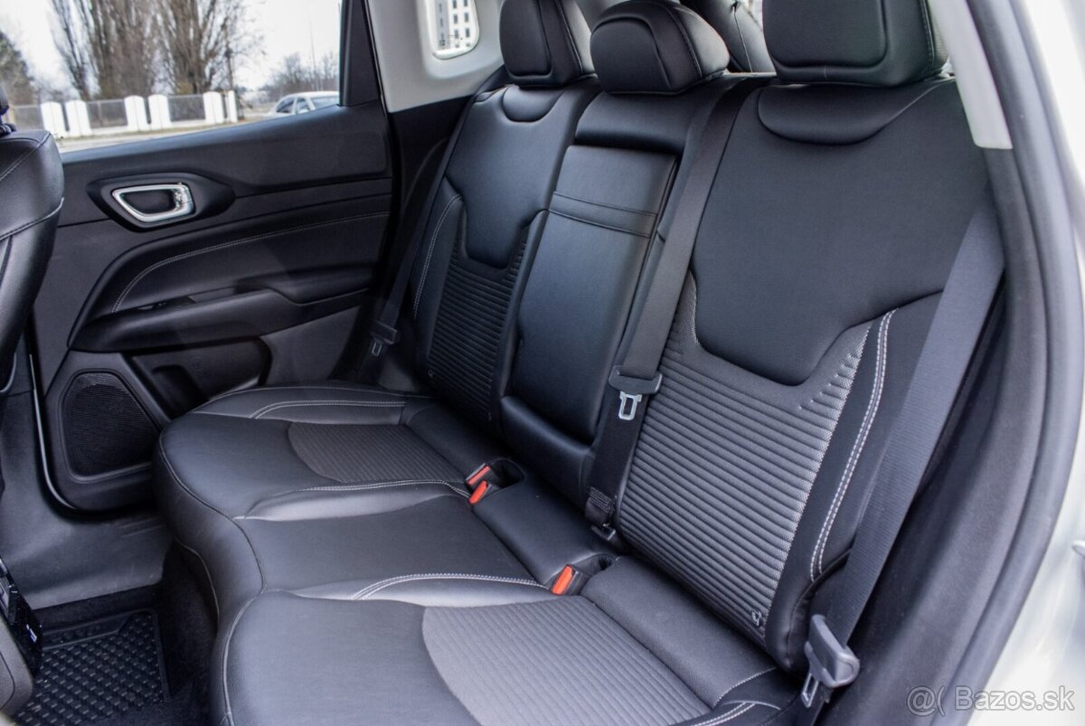 Jeep Compass 1.5 e-Hybrid Night Eagle II / NELAKOVANÉ - 18