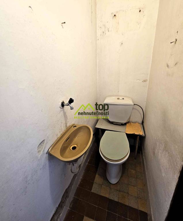 3izbový RD v priamom centre obce KUZMICE - 18