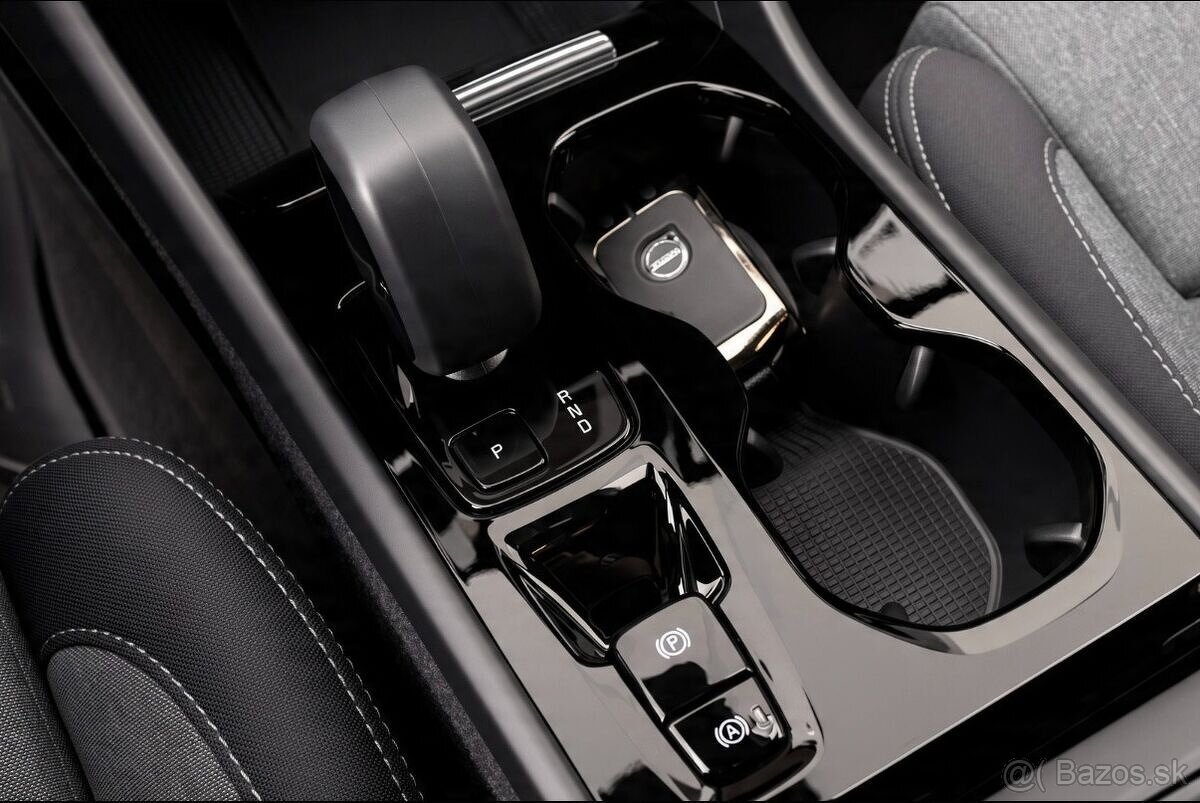 Volvo XC40 2.0 B3 mHEV Plus Dark, FINANCOVANIE - 18