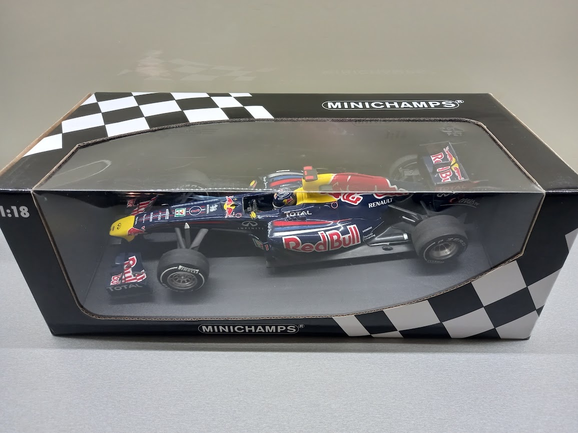 2X F1 RED BULL RB7 A RB7 JAPAN 2011 VETTEL MINICHAMPS 1:18 - 18