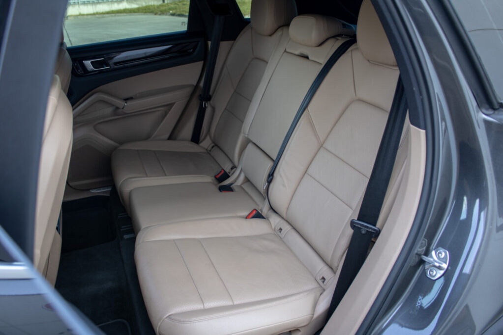 Porsche Cayenne 4x4 AT/8 - 18