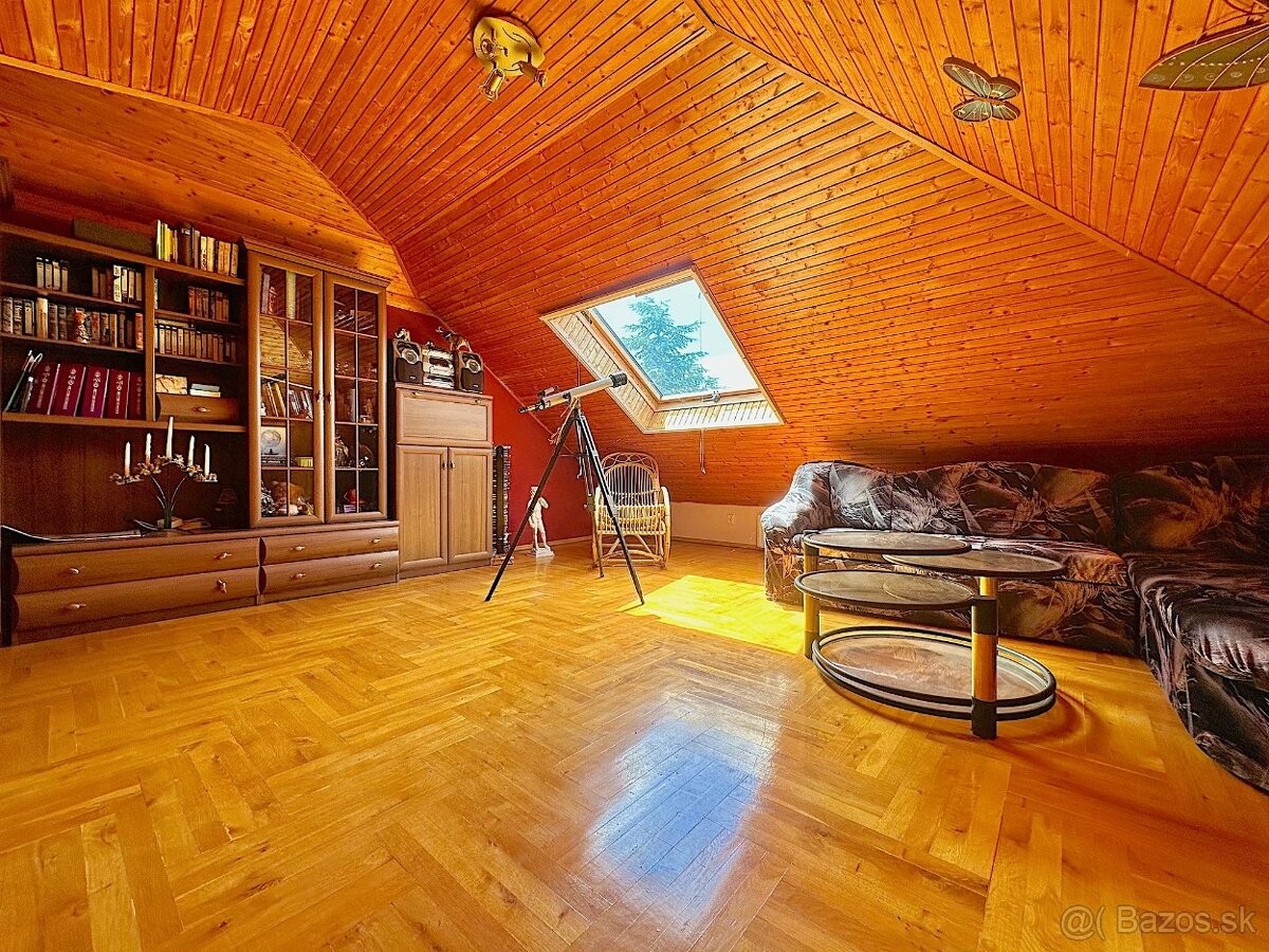 7-izb. Rodinný dom s bazénom na pozemku 5.100 m2 - 18