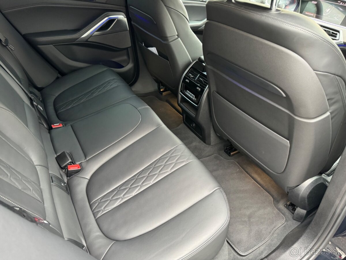 BMW X6 M50i, 2021 rok, 390 kW - 18