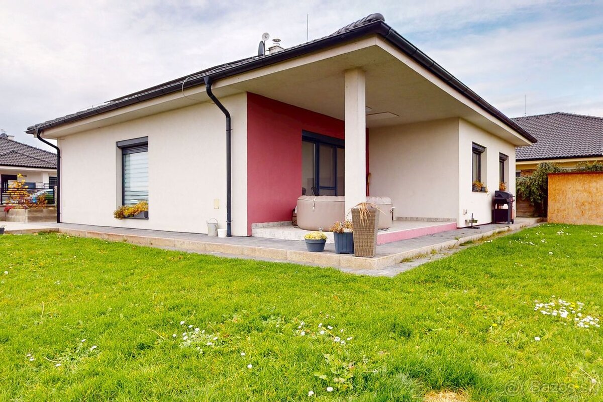 Na predaj krásny samostatne stojací 4-izbový rodinný dom v - 18