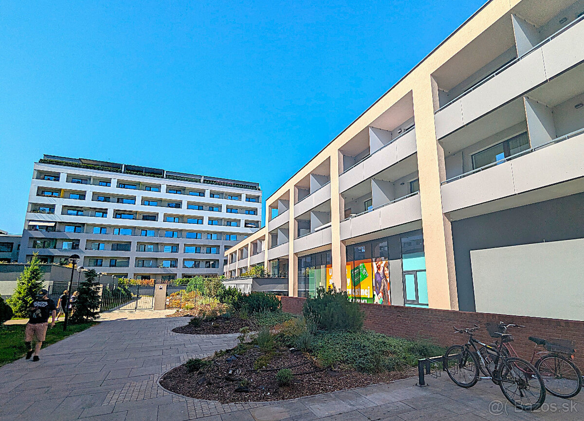 Vnútorné parkovacie miesto blízko Centra, Strojárenská - 18