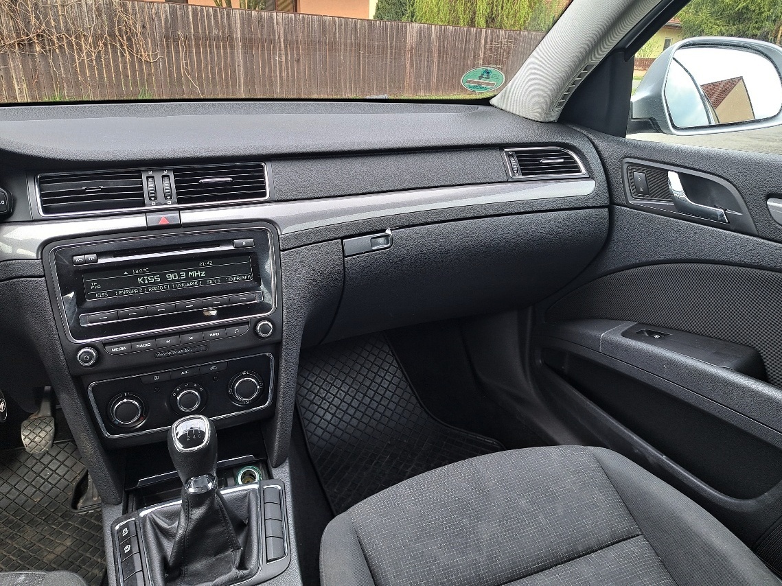 ŠKODA SUPERB II Combi FL 2014 KLIMA, ALU, Nová STK 2028 - 18
