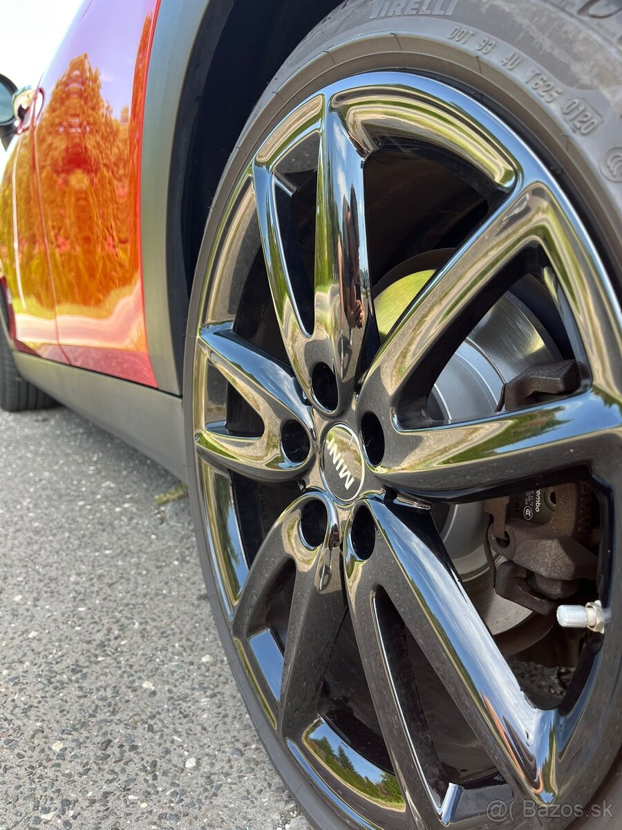 MINI CLUBMAN S ALL4 - 18