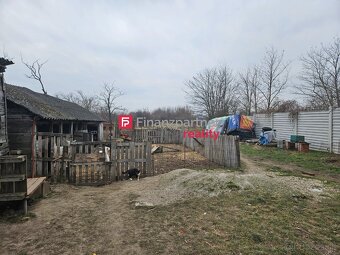 Znížená cena - Na predaj starší dvojgeneračný dom s veľkým p - 18