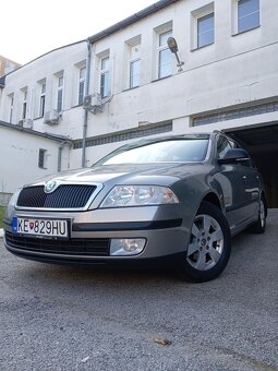 PREDÁM ŠKODA OCTAVIA COMBI1,6 BENZIN r11/2011 KÚP. NA SLOV . - 18