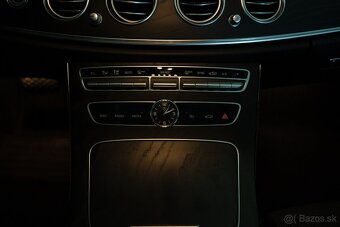 Mercedes-Benz E trieda Kombi 400 4MATIC A/T - 18