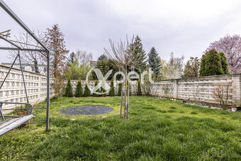 ZNÍŽENÁ CENA. Rodinný dom na predaj s garážou a  záhradou - 18