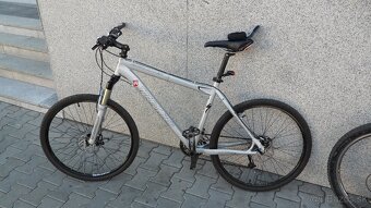 Specialized  Rock Hopper - 18