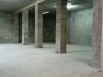 Obytný dom, sklady, kancelária - 18