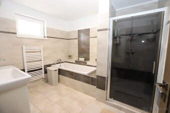 4 izbový rodinný dom so zariadením, pozemok 1174 m2 - 18