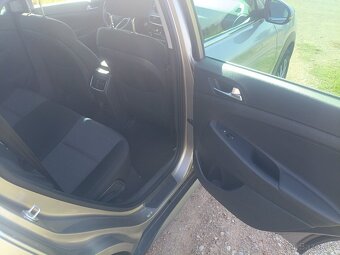 HYUNDAI  TUCSON 1.6 CRDI STYLE ,4x4  , 38661 Km  TOP STAV - 18