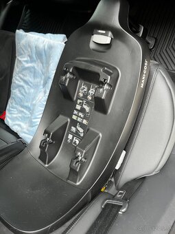 Autosedačka + Isofix základňa Maxi-Cosi - 18