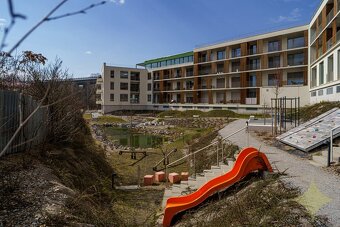 Exkluzívne na predaj exkluzívny 2 izbový mestský byt o výmer - 18
