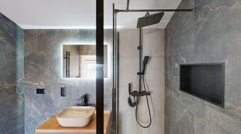 Stavebný pozemok so stavebným povolením s 2 - izbovým rodinn - 18