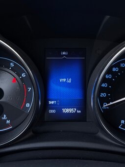 Toyota Auris 1.6 l Valvematic Executive - 18