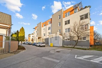 VZDUŠNÝ 3-IZB. BYT, TERASA 54,07 m², GARÁŽ, TEHLOVÁ STAVBA - 18