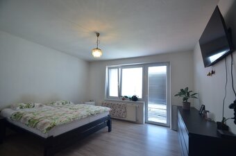 EXKLUZÍVNE-NA PREDAJ 2-generačný rodinný dom  v slepej ulici - 18