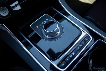 Jaguar XE - 18
